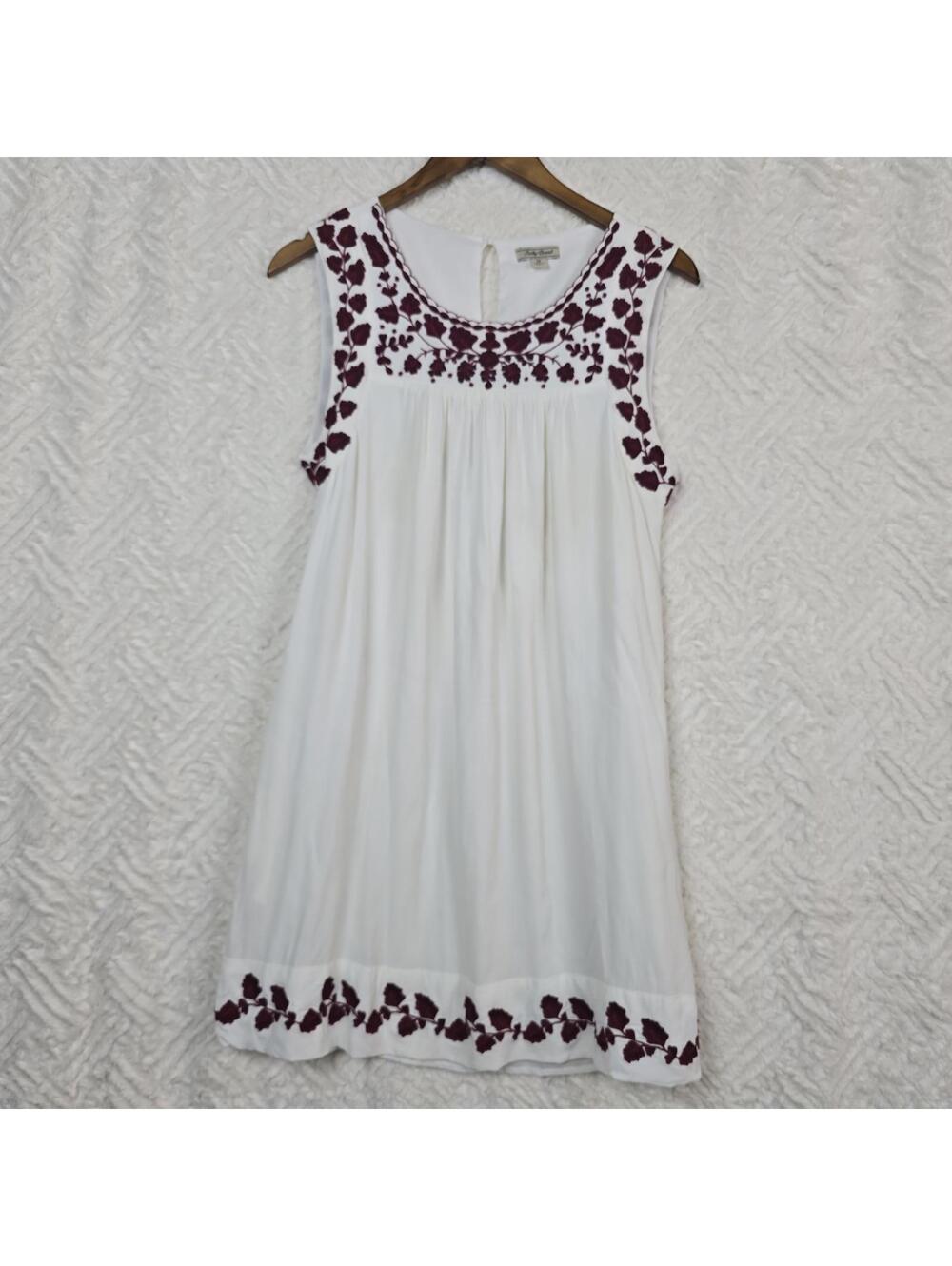Lucky Brand Hanna shift White Dress with Burgundy Floral Embroidery Size M - Picture 2 of 9